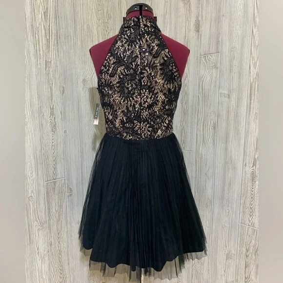 NWT Xscape Black and Nude Lace Pleated Skirt Halter Evening Cocktail Dress Sz 10 - Picture 7 of 16